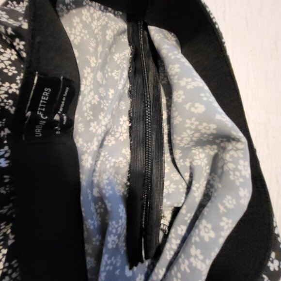 Urban Outfiters Black & White Floral Satiny Skirt - Picture 3 of 4